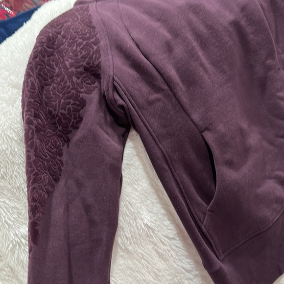 Lulu Lemon Sweatshirt - Picture 5 of 6